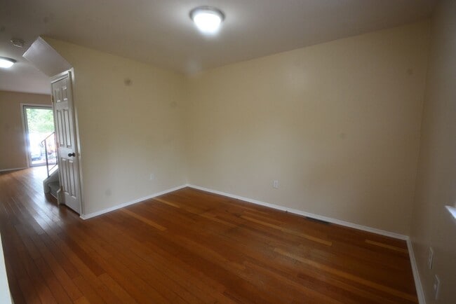 Building Photo - Recently Updated 3 Bedroom 1 Bath in Newar...