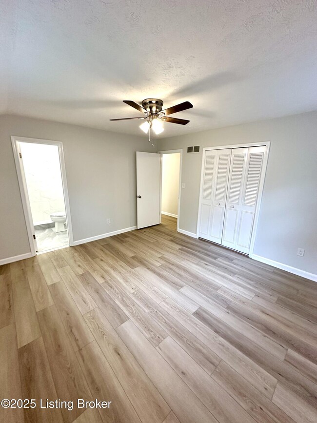 Building Photo - 6203 Lynnchester Dr