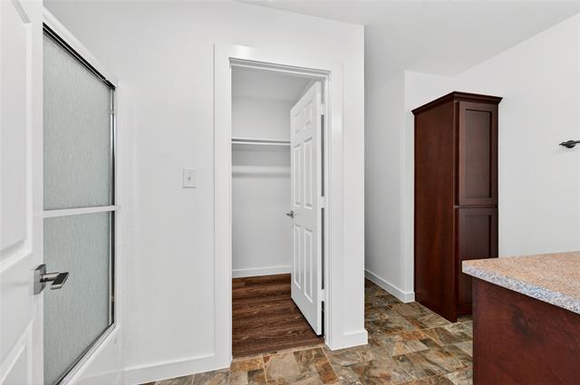 Building Photo - 704 E Sycamore St