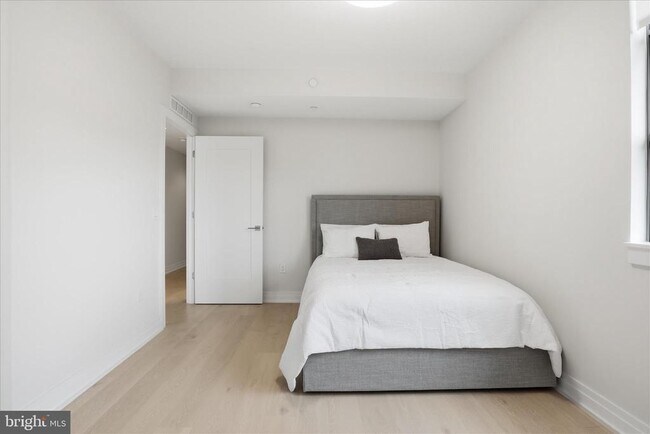 Building Photo - 1201 N Royal St