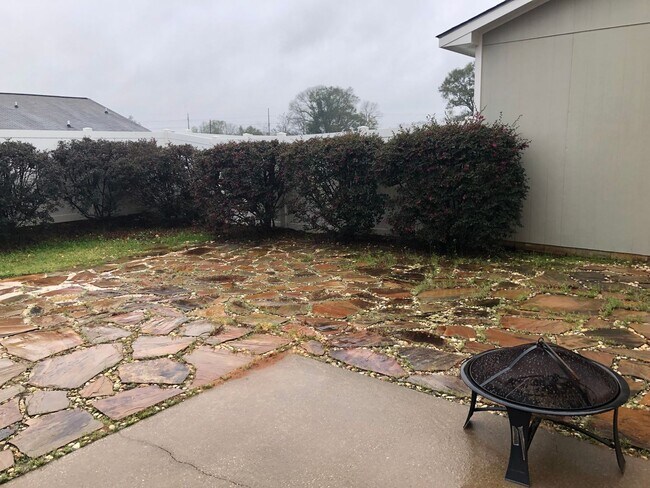 Building Photo - Wakefield Subdivision - Fully Furnished TDY Unit!