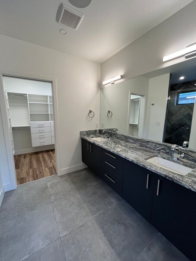 Building Photo - Gorgeous Tetherow 4 Bedroom + Office