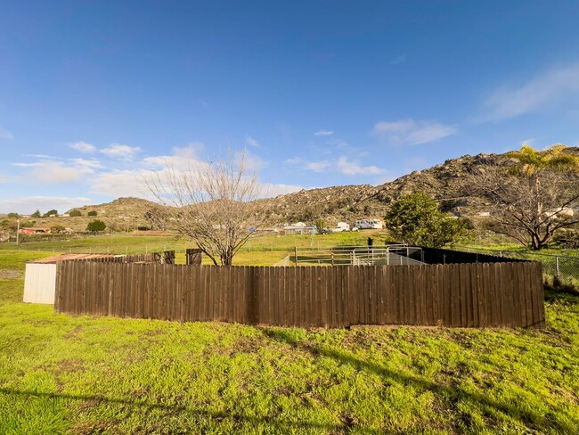 Building Photo - ~RARE FIND~ Newly Remodeled 3 Bedroom Home...