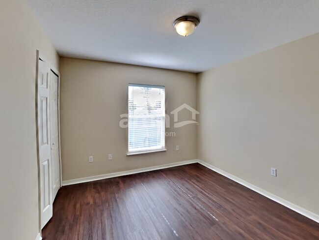 Building Photo - 17051 Lixberry Way