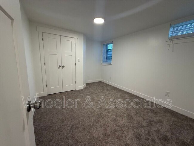 Building Photo - 3718-3718 Brinker Ave