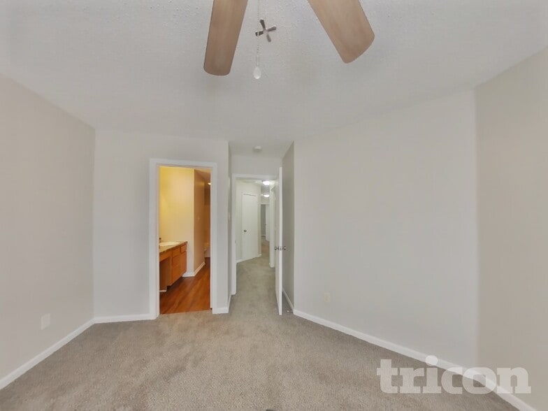 Building Photo - 1263 Crescent Dr