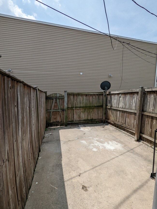 Building Photo - 3607 Mt Pleasant Ave