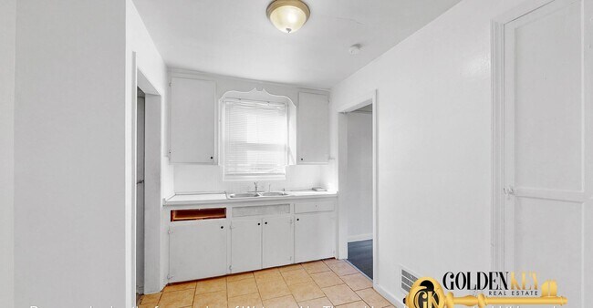 Building Photo - Eastside Detroit 3 bedroom Home Close to A...