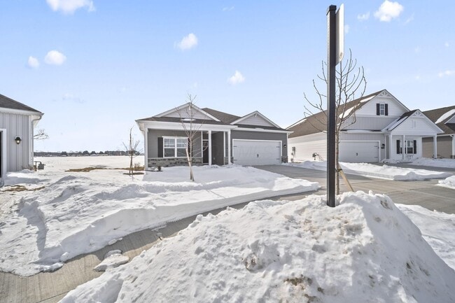 Building Photo - 511 Darliene Dr