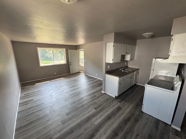 Building Photo - 213 Sunnyridge Ct