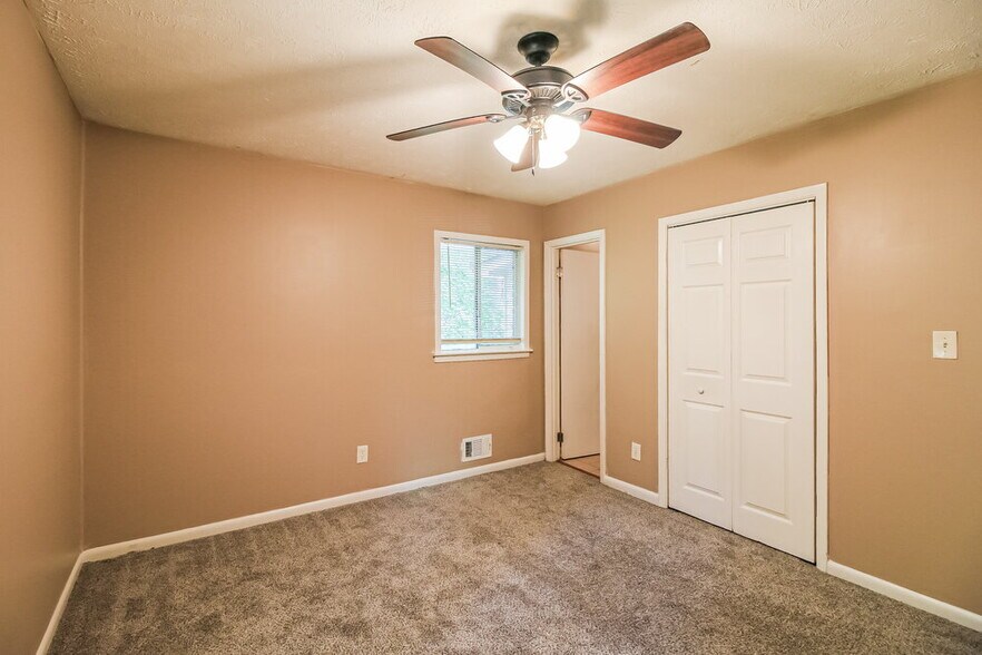 Building Photo - 10192 Port Royal Ct