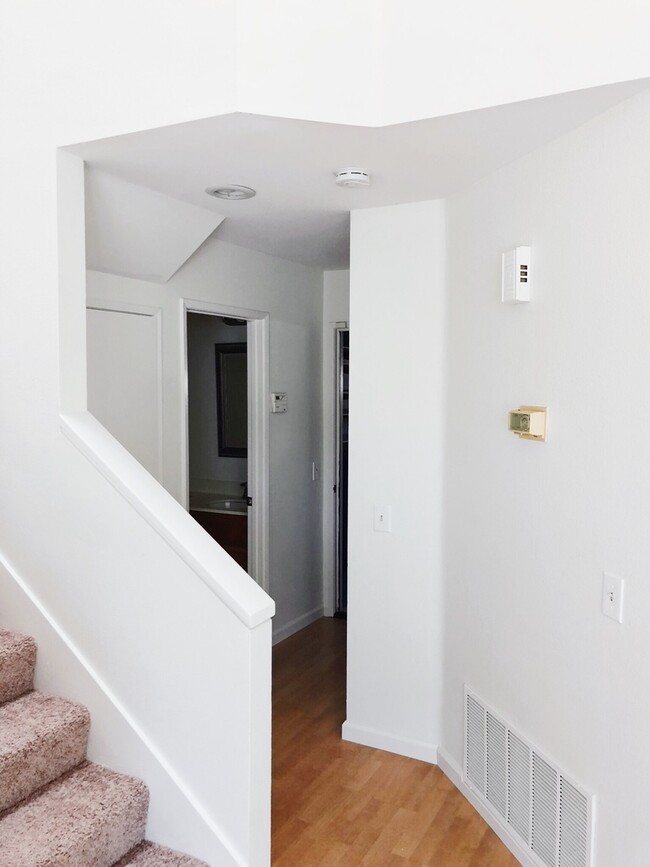 Building Photo - 3 Bed, 2.5 Bath Two-Story Home in Rancho Penasquitos!