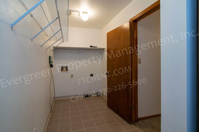 Building Photo - 704 Ponderosa Dr