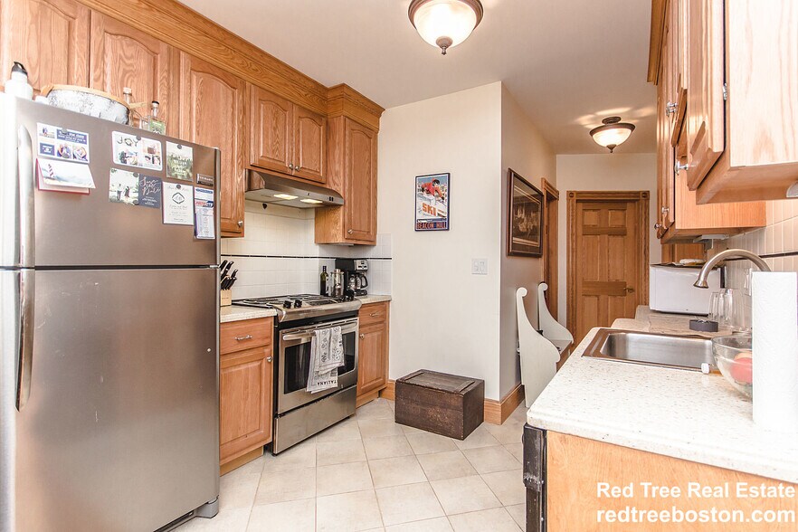 Building Photo - 139 Charles St