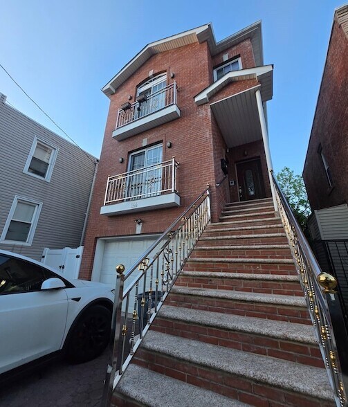 Building Photo - 144 Fulton Ave