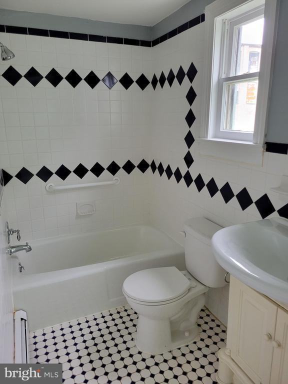 Building Photo - 305 Brower Ave