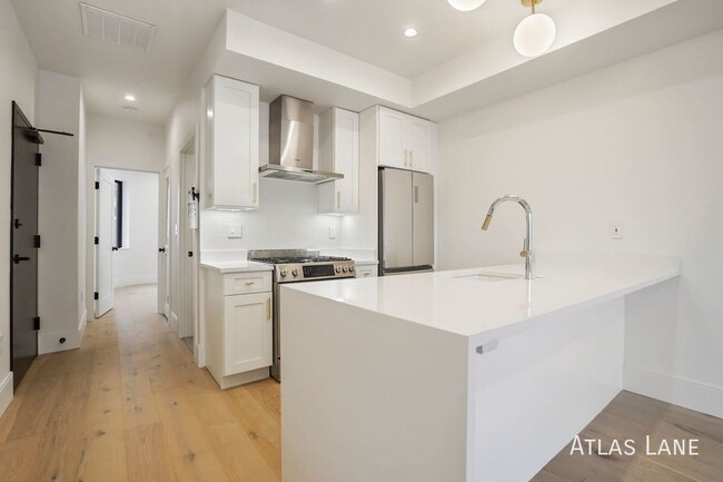 Building Photo - Professionally Managed// 3 bedroom 3 bathr...