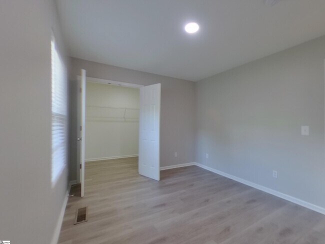 Building Photo - 211 Boxwood Ln