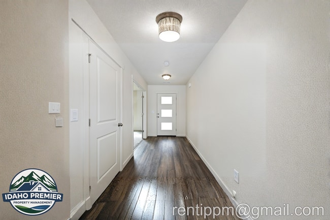 Building Photo - 7642 E Lightfoot St