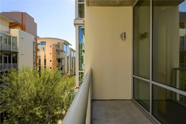 Building Photo - 1600 Barton Springs Rd