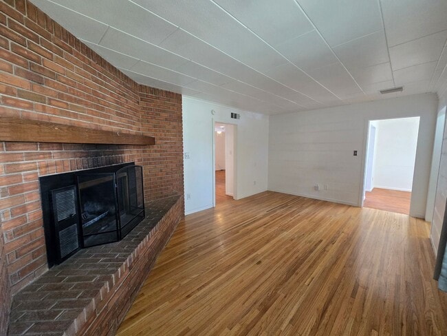 Building Photo - 607 Avenue G