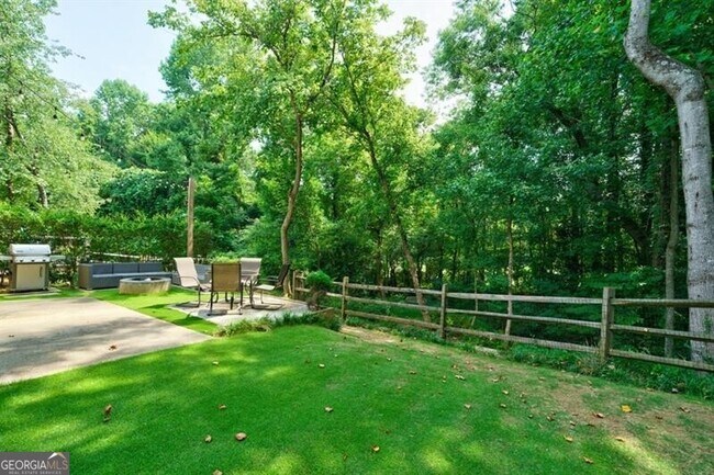 Building Photo - 947 Lenox Hill Ct NE