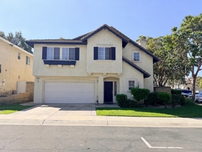 Building Photo - Spacious 4 Bedroom Home in Gated Oxnard Community with Private Yard