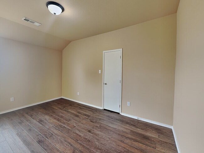 Building Photo - 629 Saddleway Dr