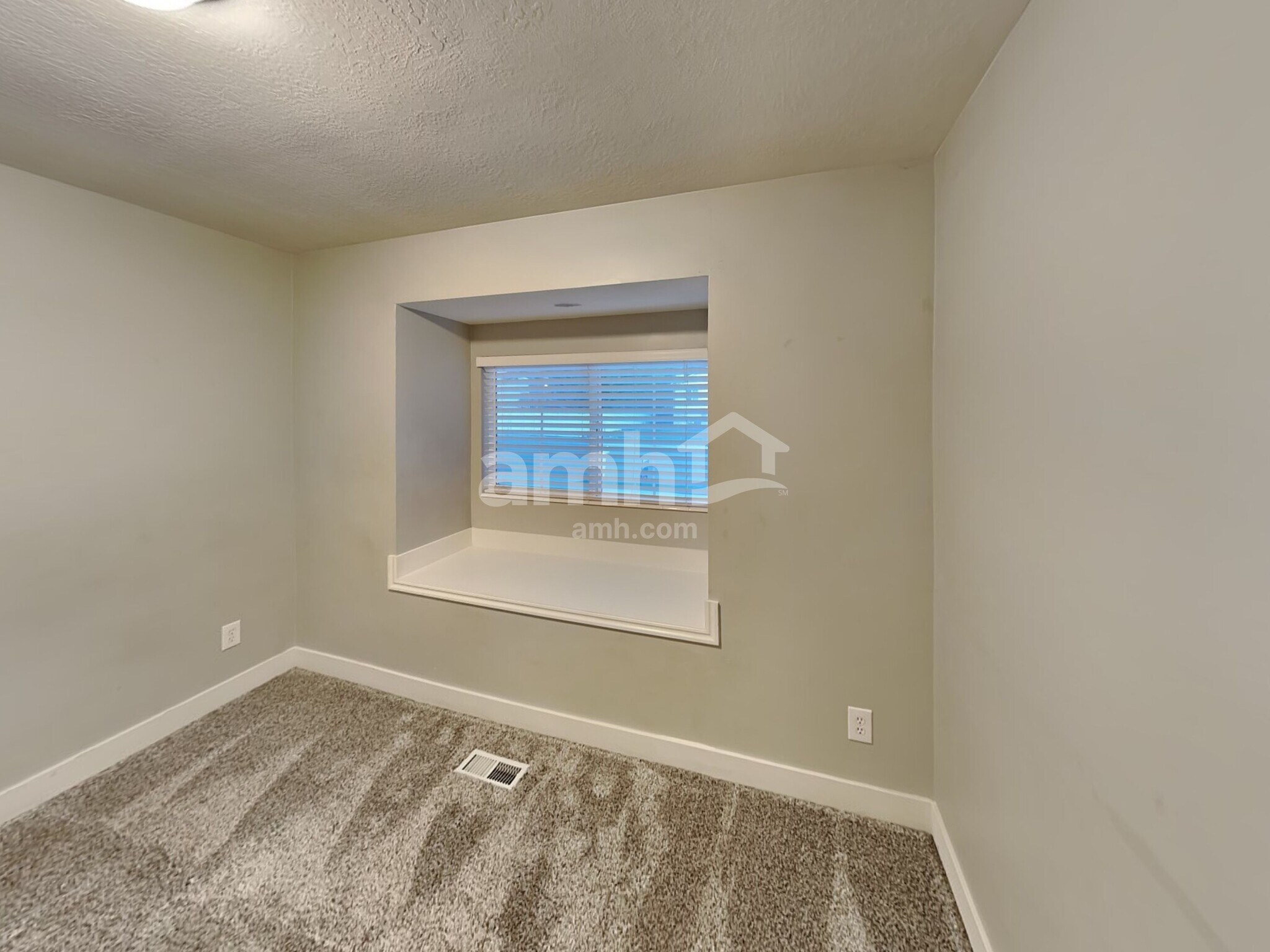 Building Photo - 86 N 360 W