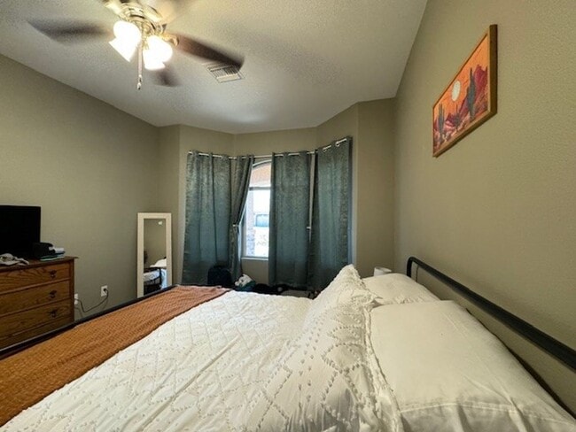 Building Photo - Los Lagos Lakefront WINTER Rental 3Br with Utilities AVAILABLE 10/1/2025