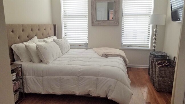 Building Photo - 525 Adams St