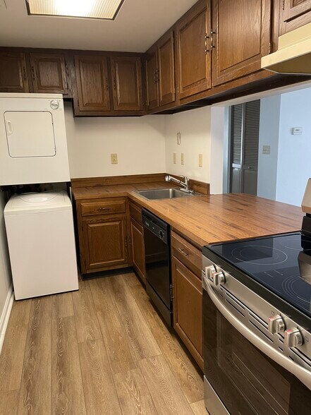 Kitchen - 147 N 16th St