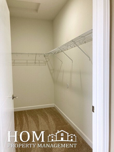 Building Photo - 3021 Bluestem Trl