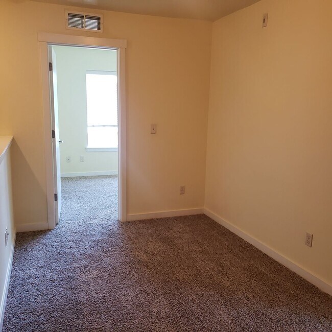 Building Photo - SAW1530A