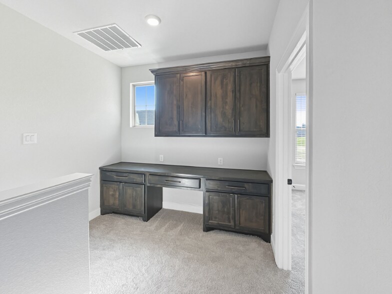 Building Photo - 9525 Thorncrown Ln