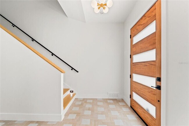 Building Photo - 531 Danube Ave