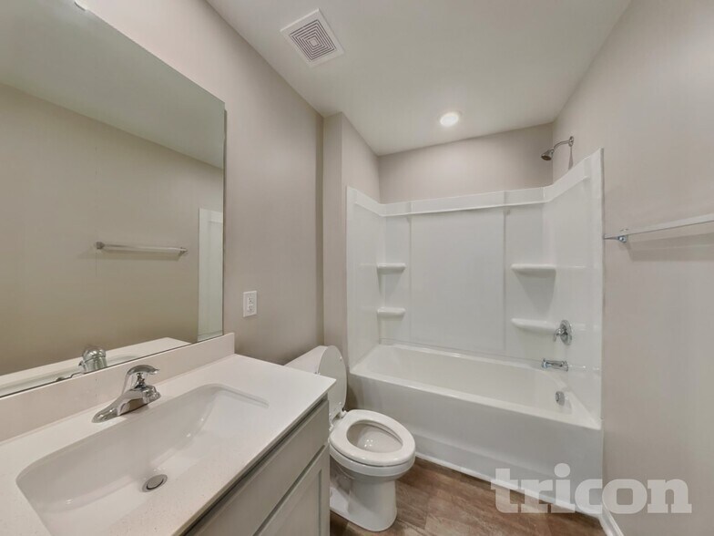 Building Photo - 5235 Ironwood Dr