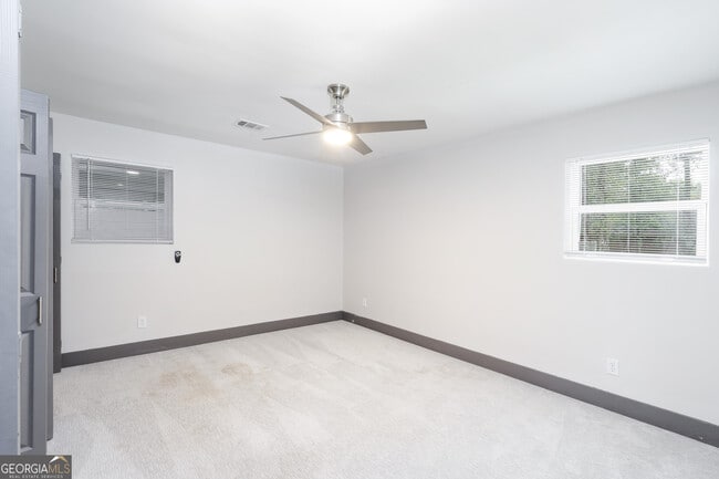 Building Photo - 657 Senoia Rd