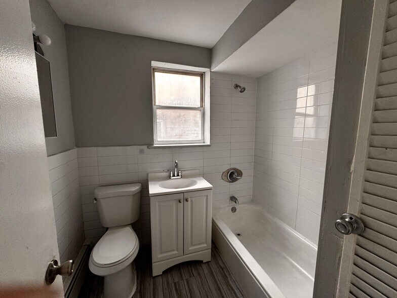 Building Photo - 44 Stegman St
