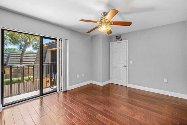 Building Photo - 624 6th Way
