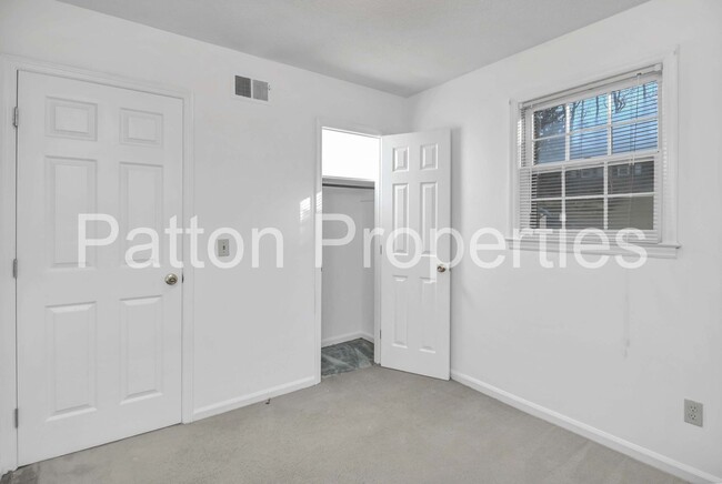 Building Photo - Barony Home