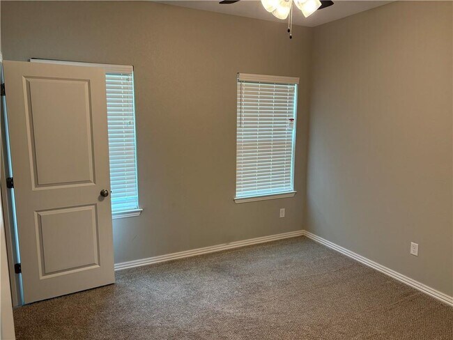 Building Photo - 19 Boreland Ln