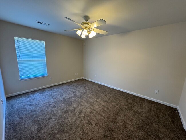 Building Photo - 110-112 Lyons Dr NW