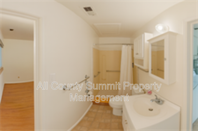 Building Photo - 9001 Hickory Pl