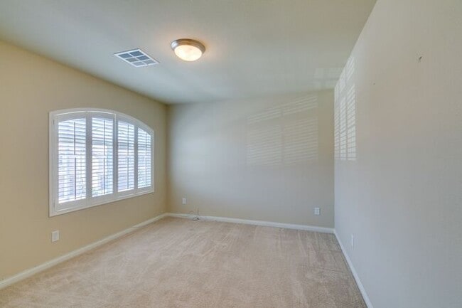 Building Photo - Bright & Spacious 5-Bedroom Home with 3-Car Garage in 89141