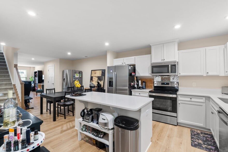 Building Photo - 913 Leyburn Ln