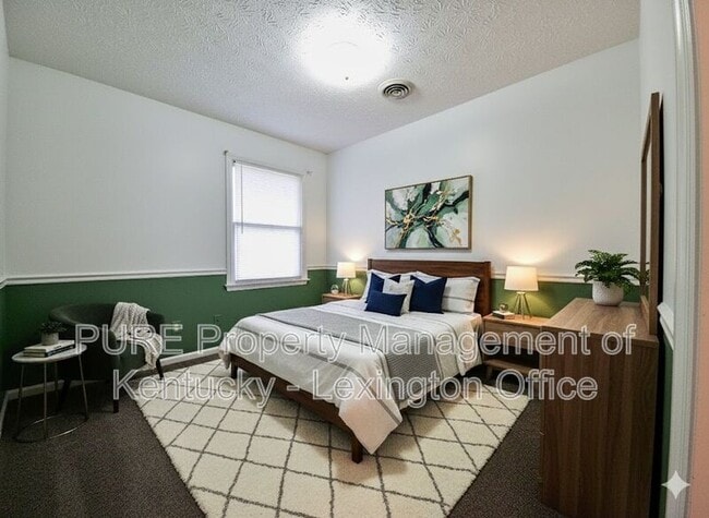 Building Photo - 305 Williamsburg Dr