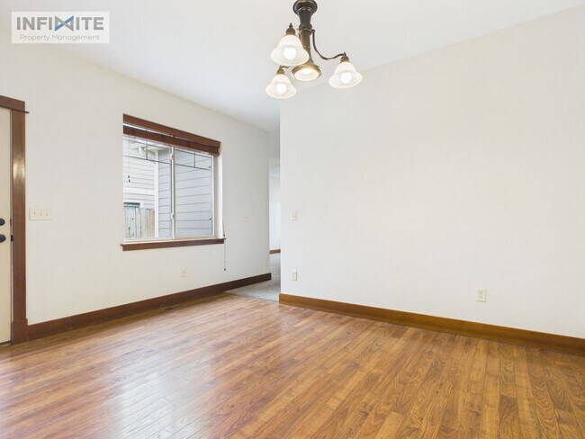 Building Photo - 1169 Forestglen Dr