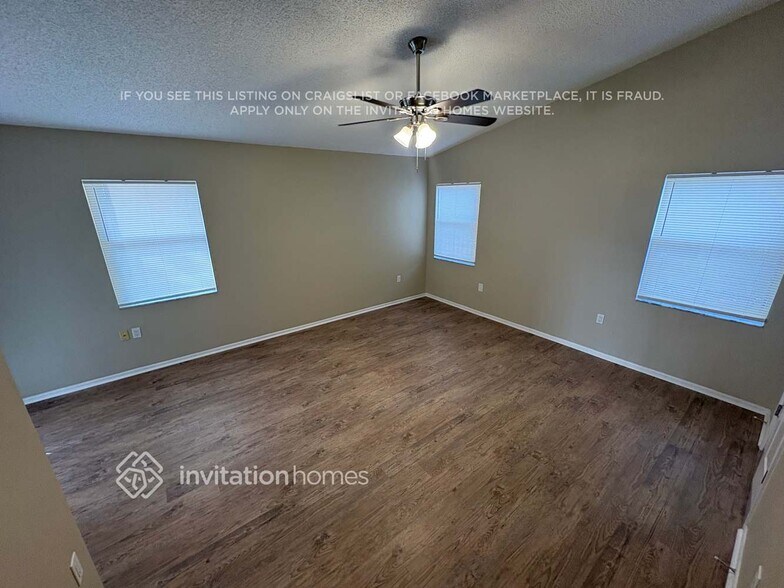 Building Photo - 702 50th St E