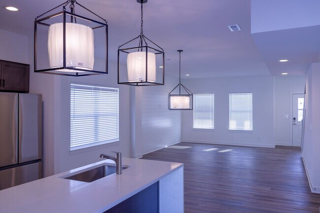 Building Photo - Gorgeous 3 Bedroom 3 Bathroom in Spring Hi...